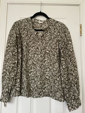 Caslon Olive and White Floral Button-Up Top M